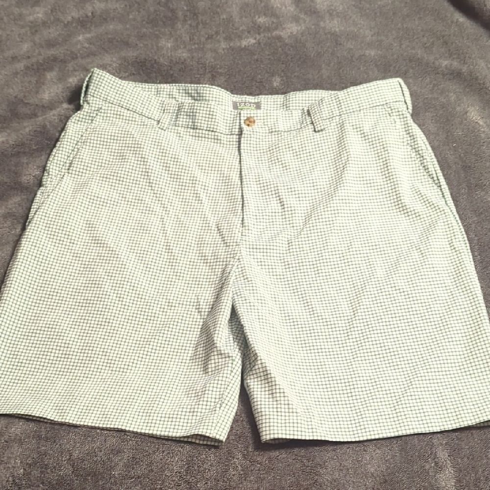 IZOD GOLF Mens Flat Front Saltwater SHORTS Size 38 Green Checked Xtreme Function